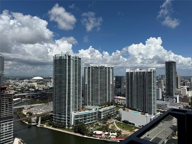 Building Photo - 68 SE 6th St