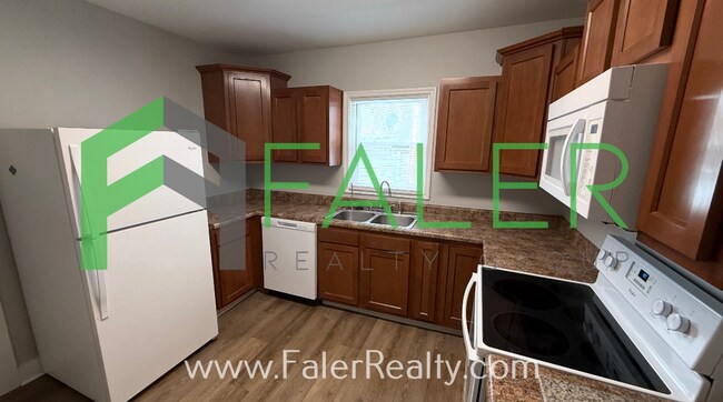 Building Photo - Charming 2-Bedroom Home