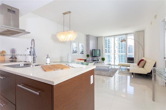 Building Photo - 485 Brickell Ave