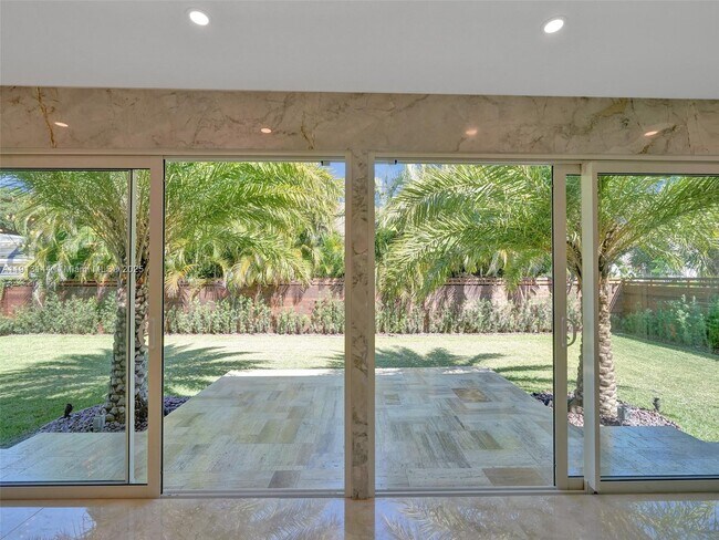 Building Photo - 2421 NE 7th Pl