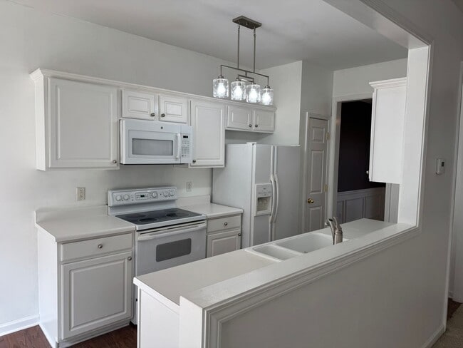 Building Photo - 3BR Townhome in Brentwood