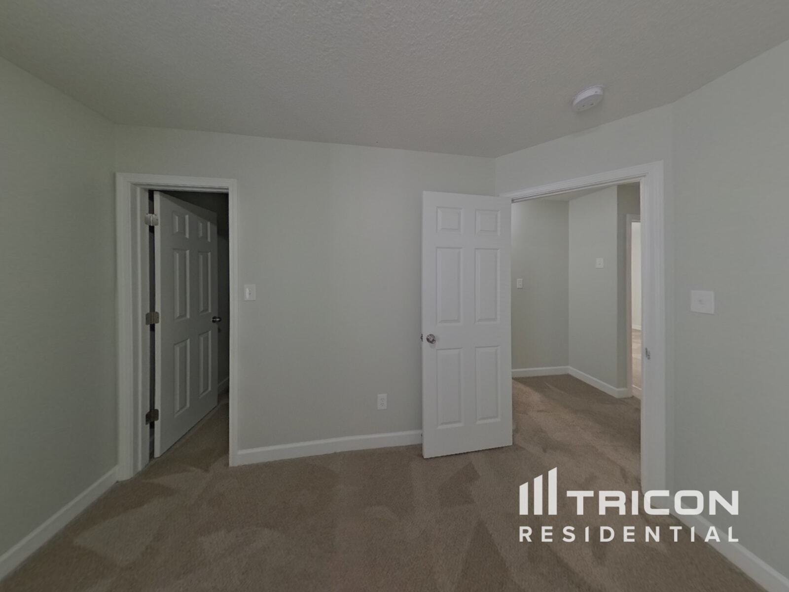 Building Photo - 807 Sinclair Dr