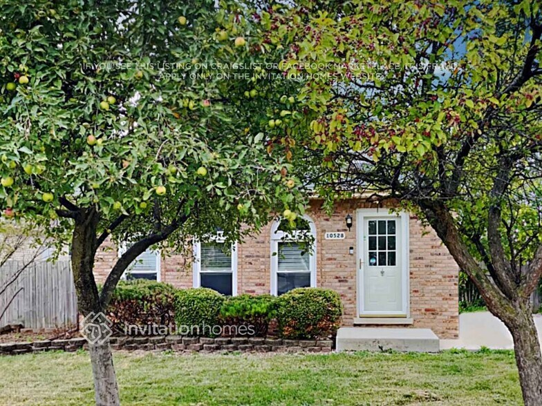 Primary Photo - 10528 S 83rd Ave
