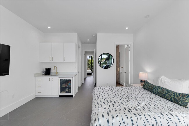 Building Photo - 1730 SE 13th St