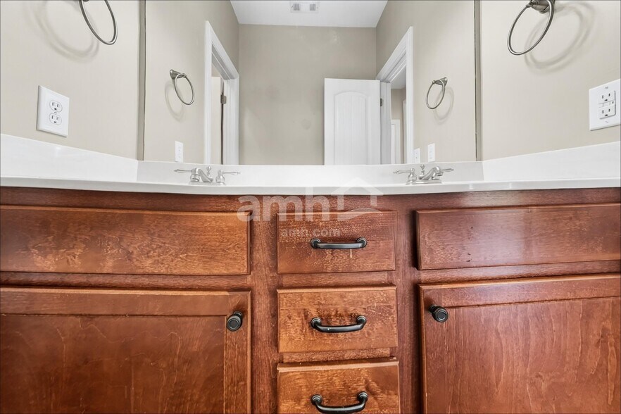 Building Photo - 106 Spencer Springs Dr