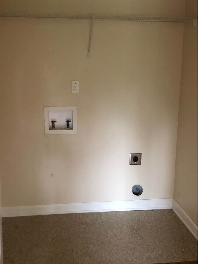 Building Photo - 706 Chatham Ct
