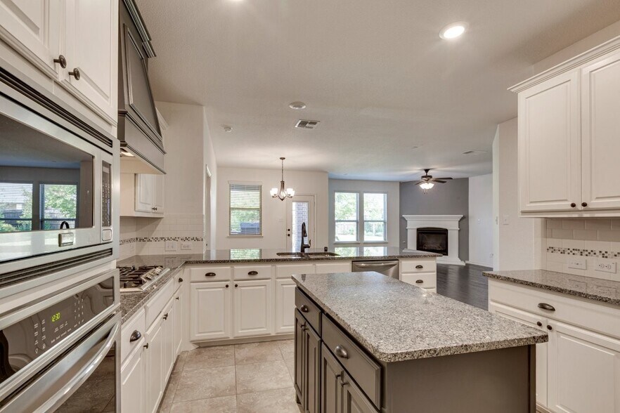 Building Photo - 3022 Maverick Dr