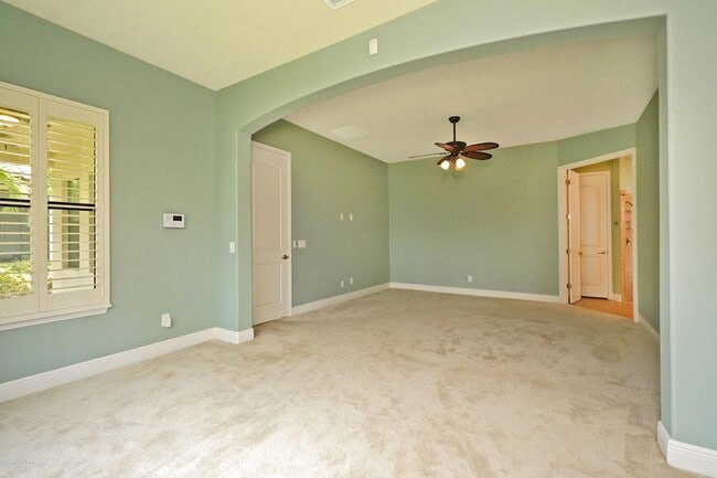 Building Photo - 374 Point Lobos Dr