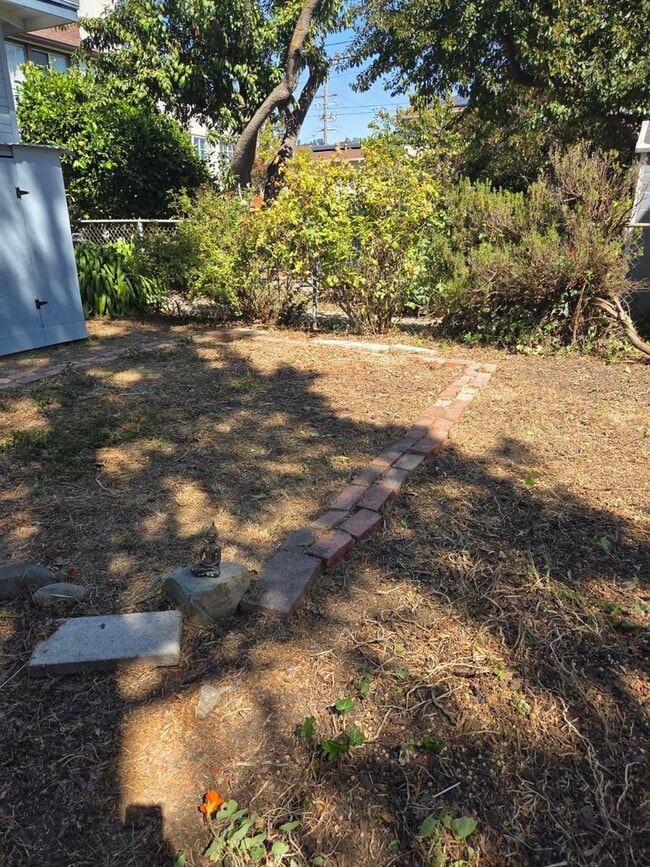 Building Photo - Advent - Low Deposit Home W/ Backyard!