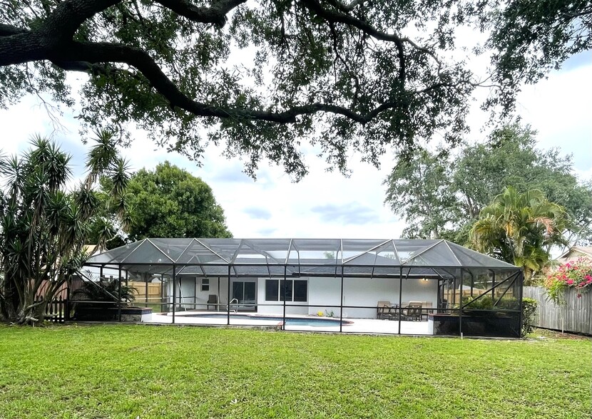 Building Photo - 1155 Summerwood Cir
