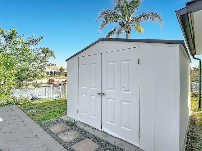 Building Photo - 9920 San Mateo Way