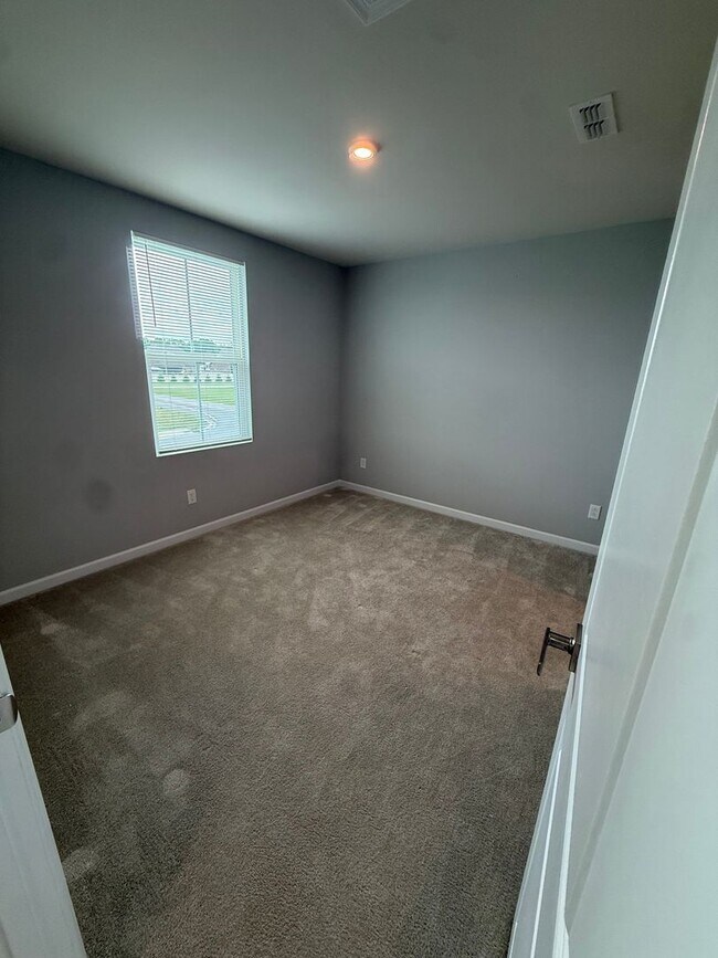 Building Photo - Like-New 4BR Home in Christiana | Open Floor Plan + Large Backyard!