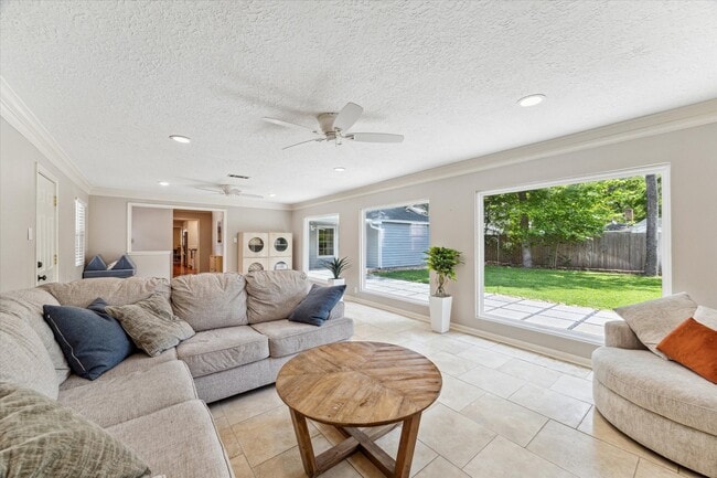 Building Photo - 3106 Redwood Lodge Dr