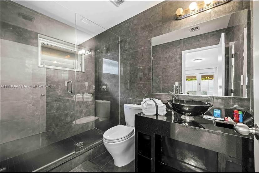 Building Photo - 3427 Frow Ave