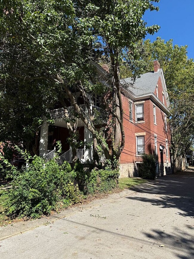 Building Photo - 485-487 W 3rd. St.