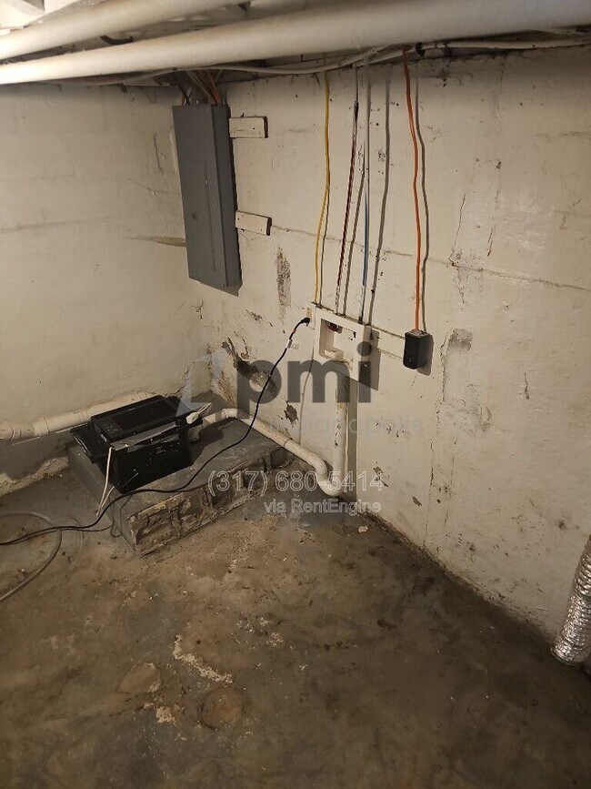 Building Photo - 114 Adler St