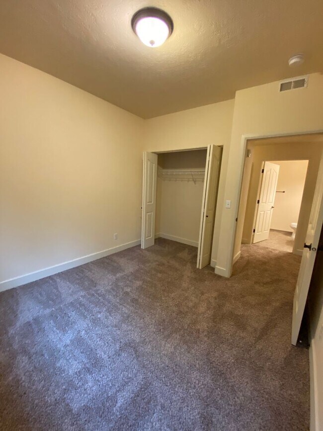 Building Photo - 6800 N Spurwing Loop
