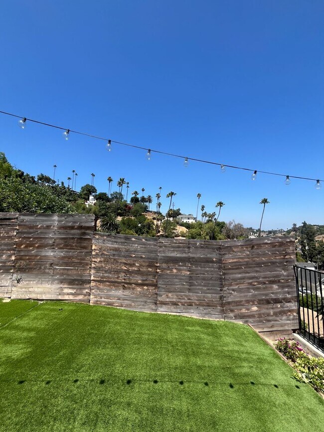 Building Photo - 4459 W Rose Hill Dr