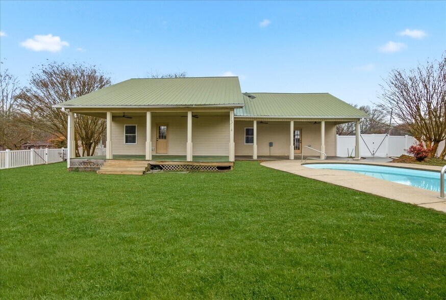 Building Photo - 141 Old Silo Rd