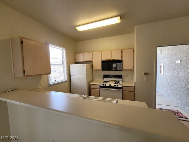 Building Photo - 7413 W Russell Rd