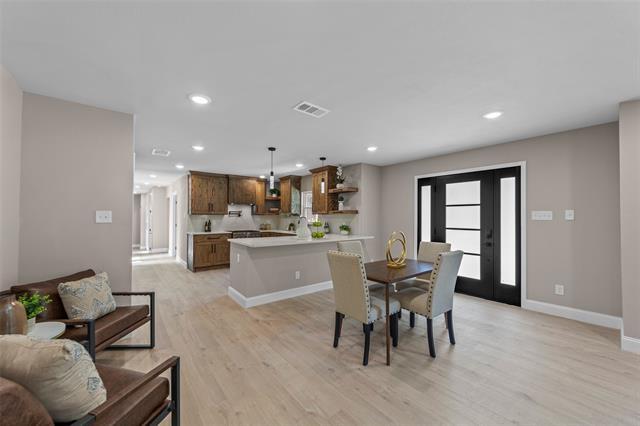 Building Photo - 1503 E Lakeview Dr