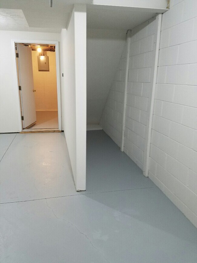 Building Photo - 1654 W Grandview Blvd