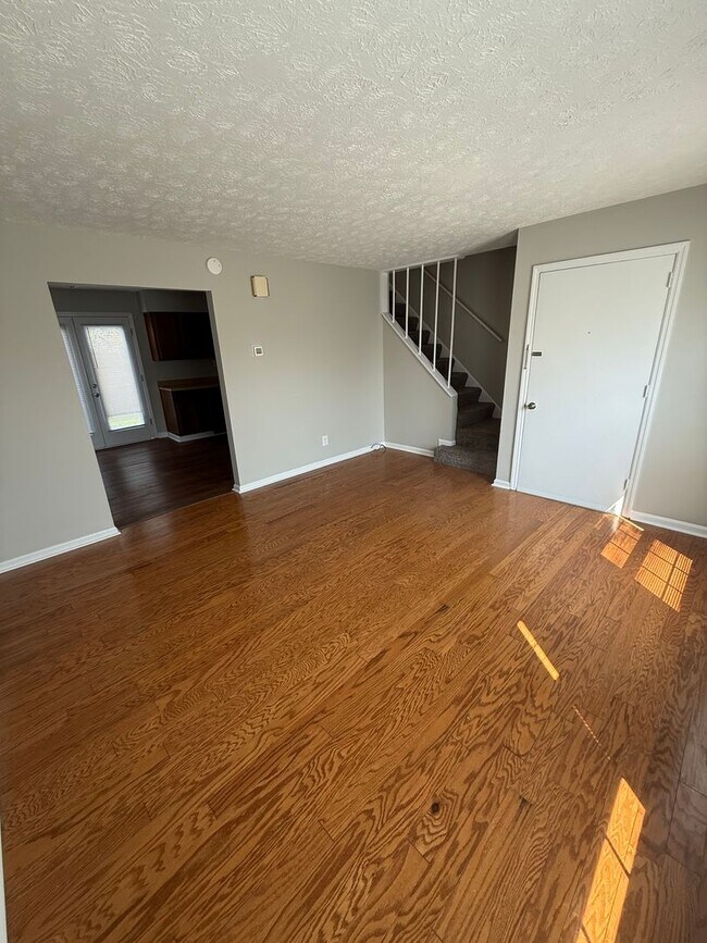 Building Photo - 3-bedroom, 2 full bath duplex in the desirable Lansdowne area offers comfort and convenience.