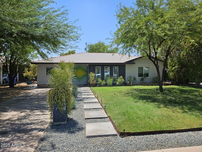 Building Photo - 1831 E Monte Vista Rd