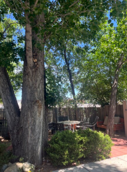 Building Photo - 878 Valley St