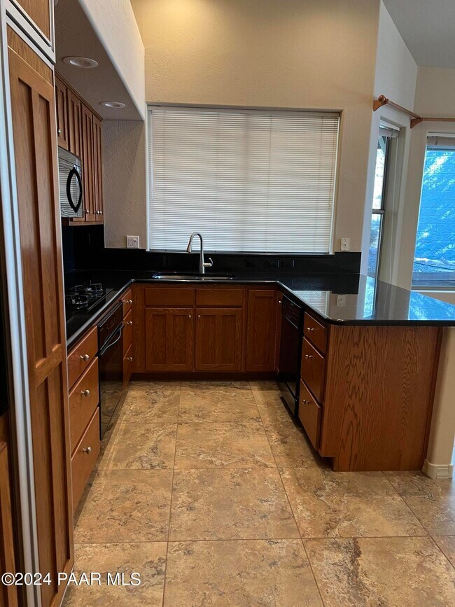 Building Photo - 671 Crosscreek Dr