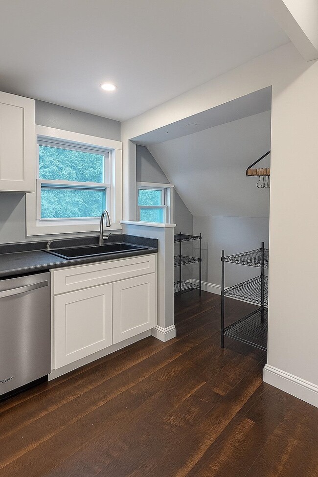 Building Photo - 84 Park St