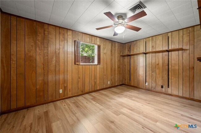 Building Photo - 201 Hillcrest Dr