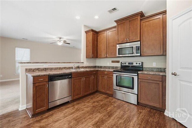 Building Photo - 380 Summer Hill Way