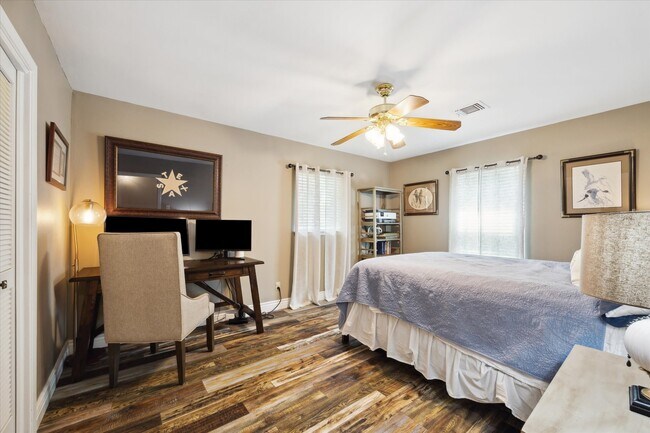 Building Photo - 18438 Point Lookout Dr