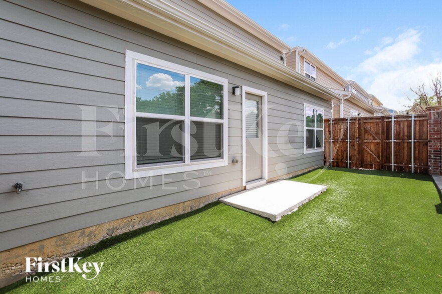 Building Photo - 613 Ava Trl