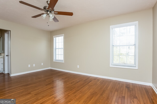 Building Photo - 3171 Pilgrims Dr