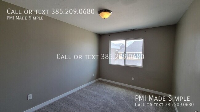 Building Photo - Modern Townhome | LVP | Office/Entertainment