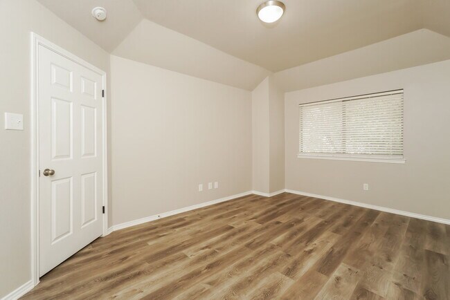 Building Photo - 10 Marella Dr