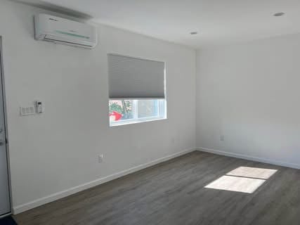 Building Photo - 7540 Cozycroft Ave