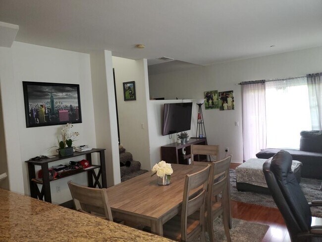 Building Photo - 10598 Acacia Ln