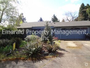 Building Photo - West Springfield 3 bedroom home