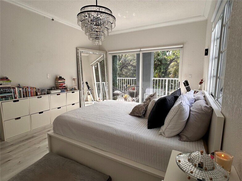 Building Photo - 2734 Bird Ave