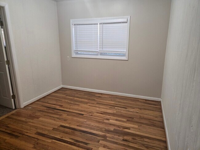 Building Photo - 1460 Gravel Ridge Dr