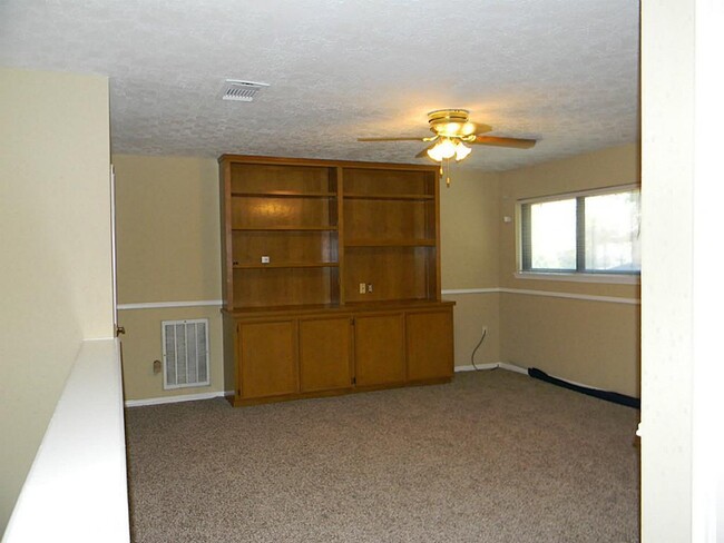 Building Photo - 2711 River Birch Dr