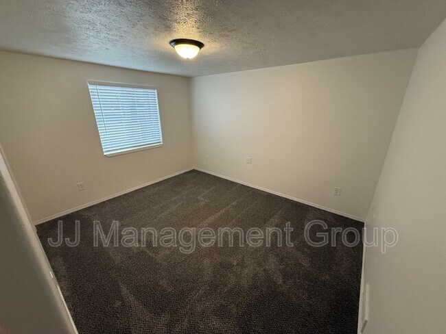 Building Photo - 1227 2nd St