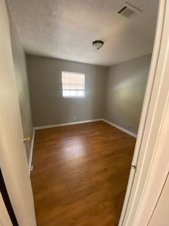 Building Photo - Monthly Paid Rent