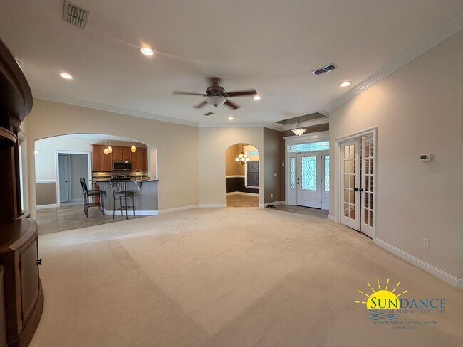 Building Photo - 213 Golf Course Dr