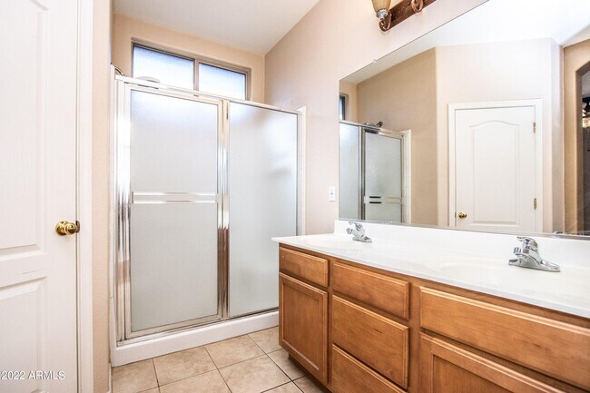 Building Photo - 44629 W Santa Fe St