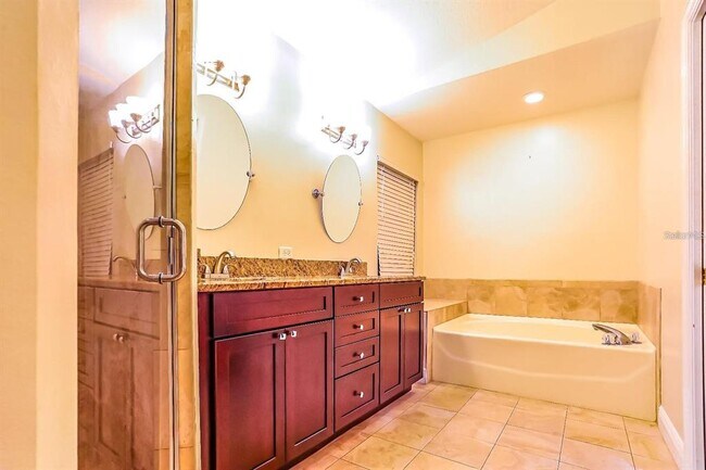 Building Photo - 3837 Lockridge Dr