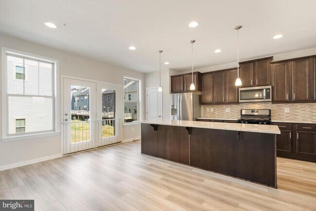 Building Photo - 5911 Garden Walk Dr
